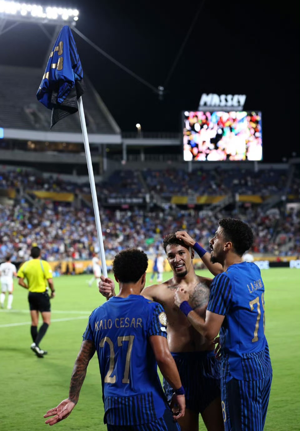 关于尤文图斯训练开放日，赛前门线救险引欢呼，英超在即，赛季目标并未改变的信息